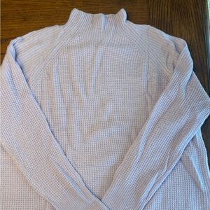 Vineyard Vines Lavender Cashmere Sweater size Large
Waffle Pattern....never worn